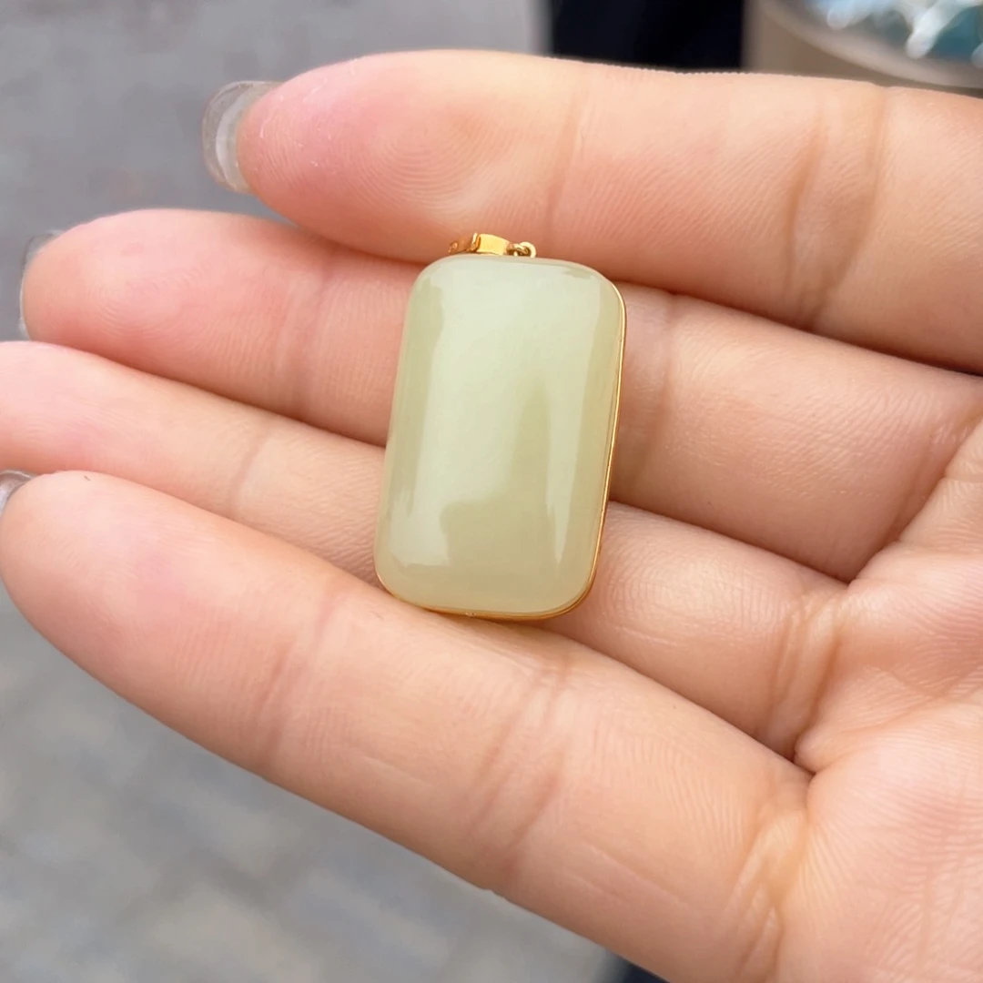 和田玉18K金镶嵌颈饰