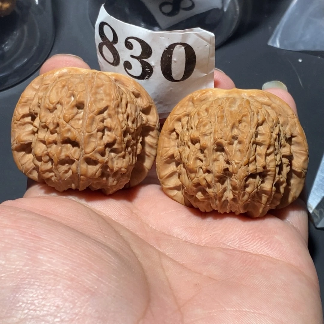 文玩核桃吊坠血麒麟44有修