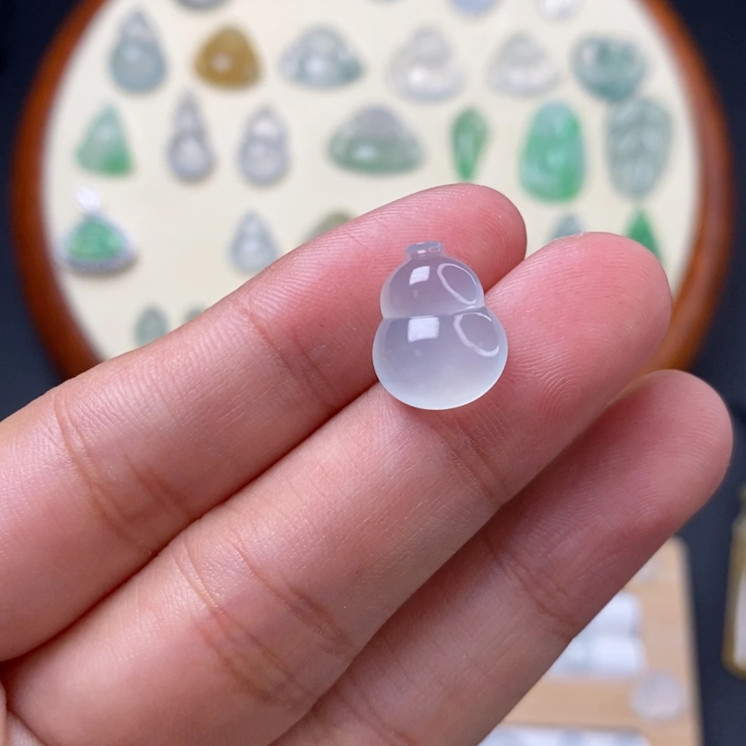 翡翠颈饰未镶嵌天****宝葫芦