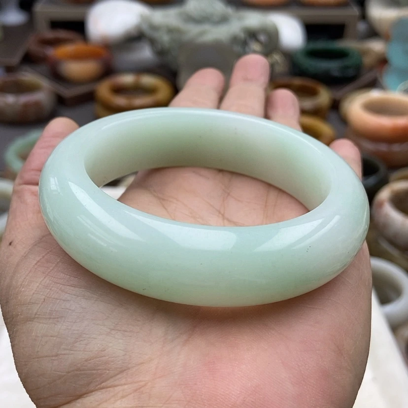 【闪购商品】石英质玉手镯未镶嵌大*