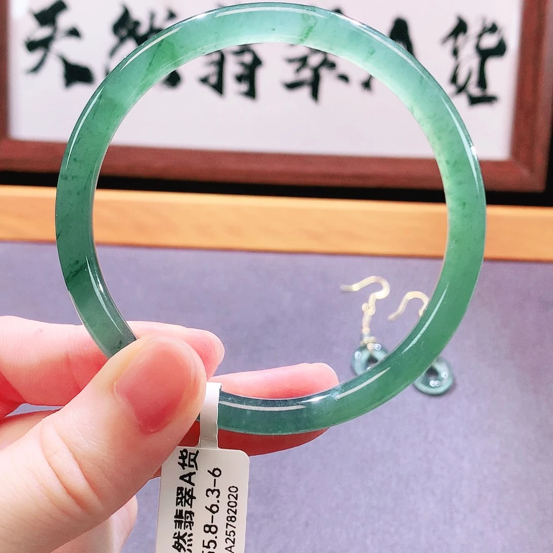 翡翠手镯未镶嵌天然翡翠