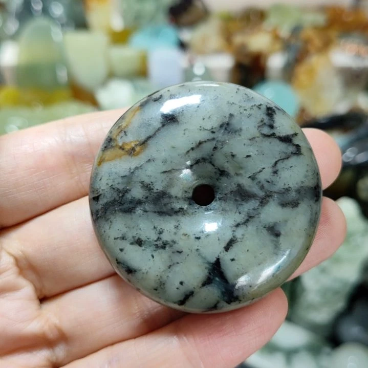 岫玉未镶嵌平安扣