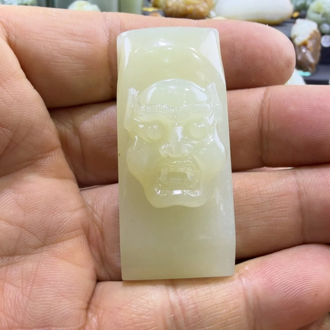 和田玉未镶嵌颈饰皮带扣