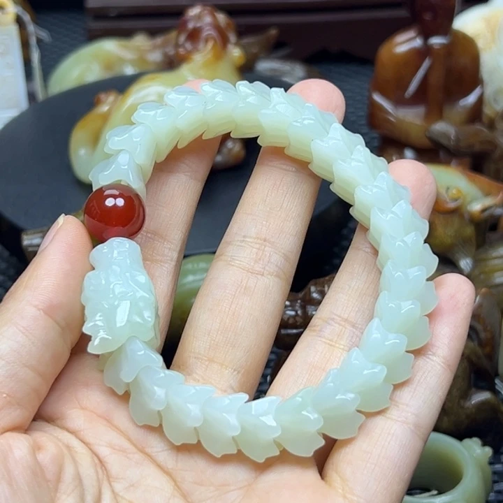 不***行颈饰未镶嵌和田玉