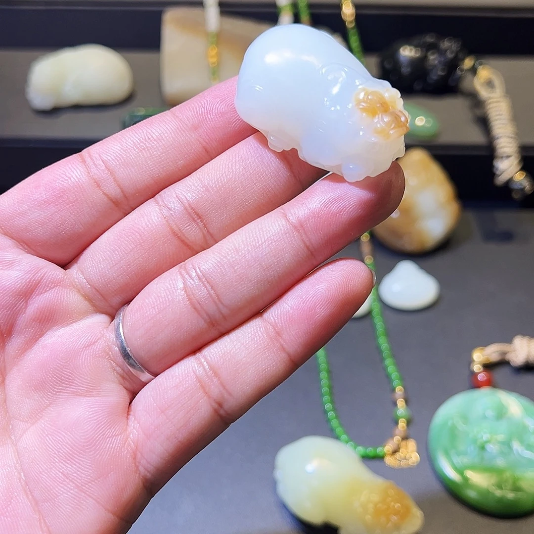 和田玉未镶嵌颈饰