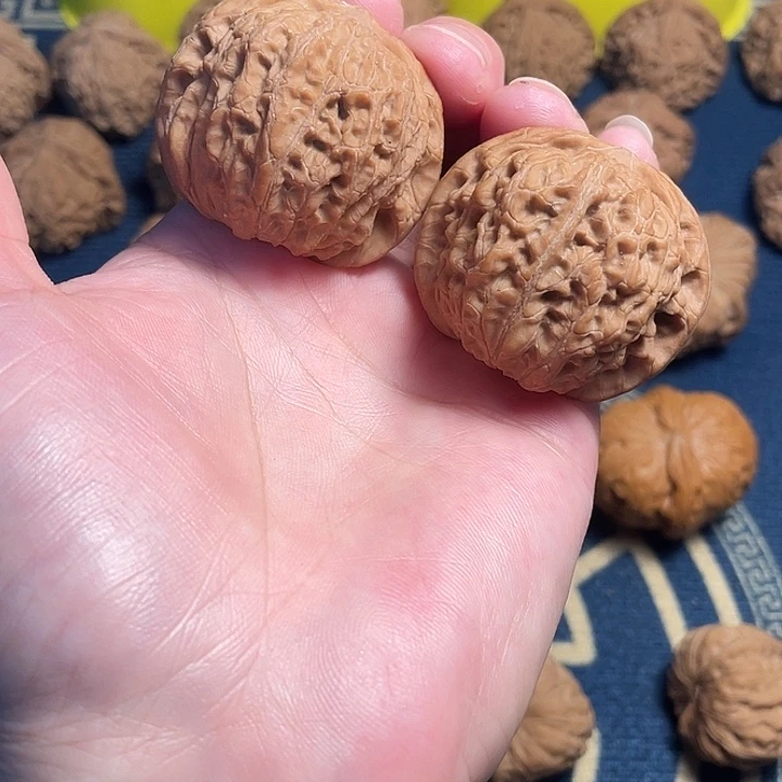 东***k文玩核桃吊坠雪麒麟42