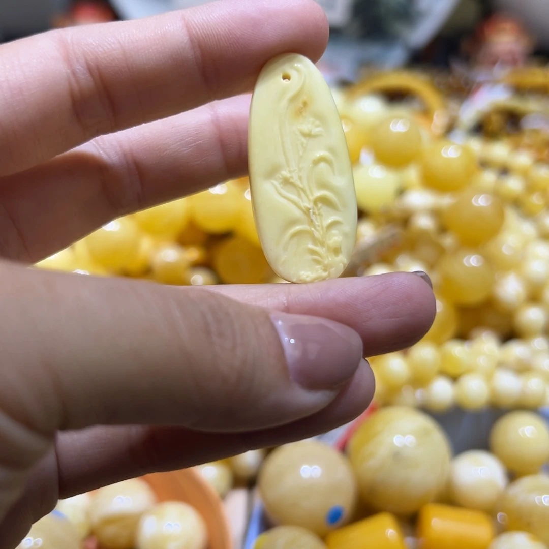 琥珀珠宝奇石未镶嵌