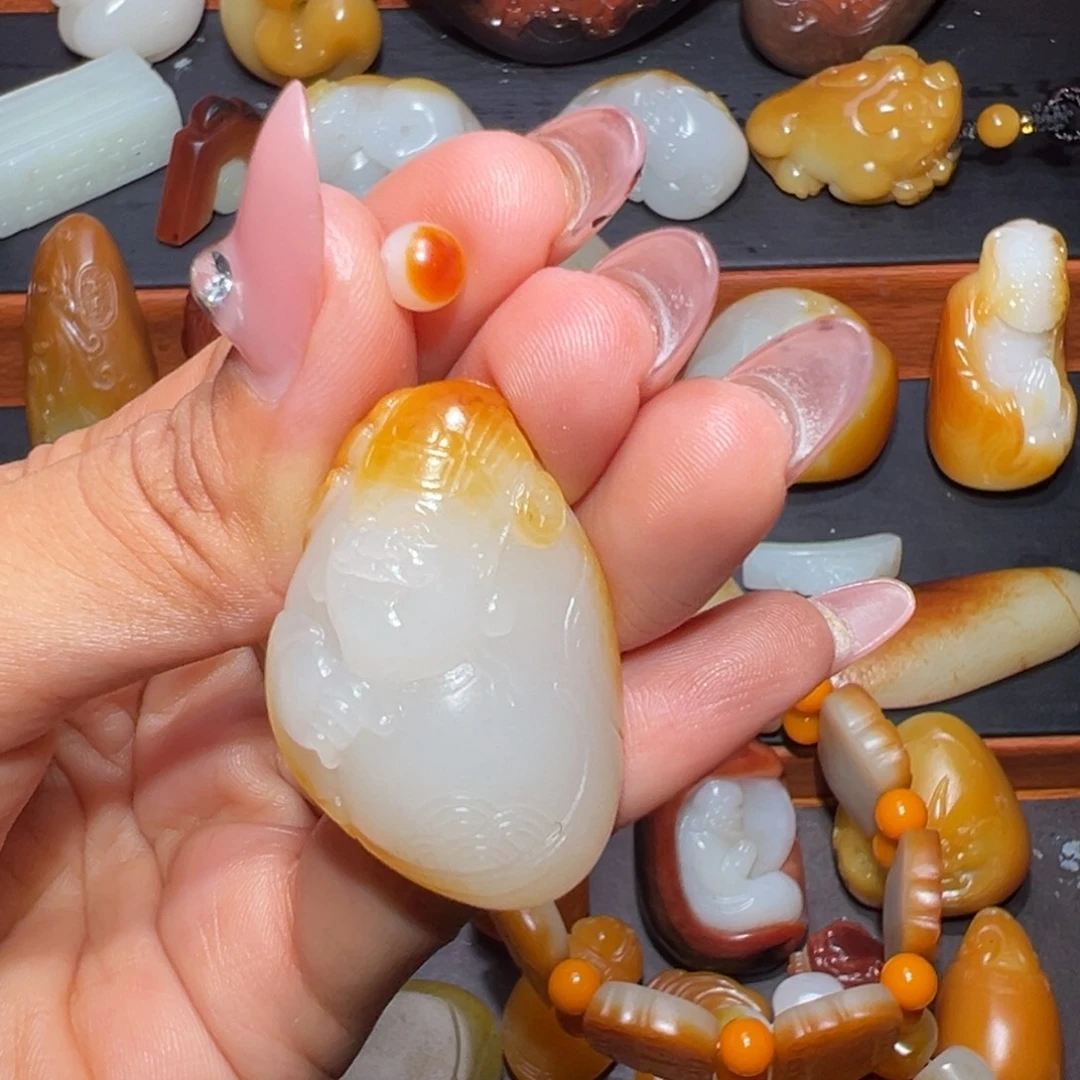 徐***建和田玉未镶嵌颈饰