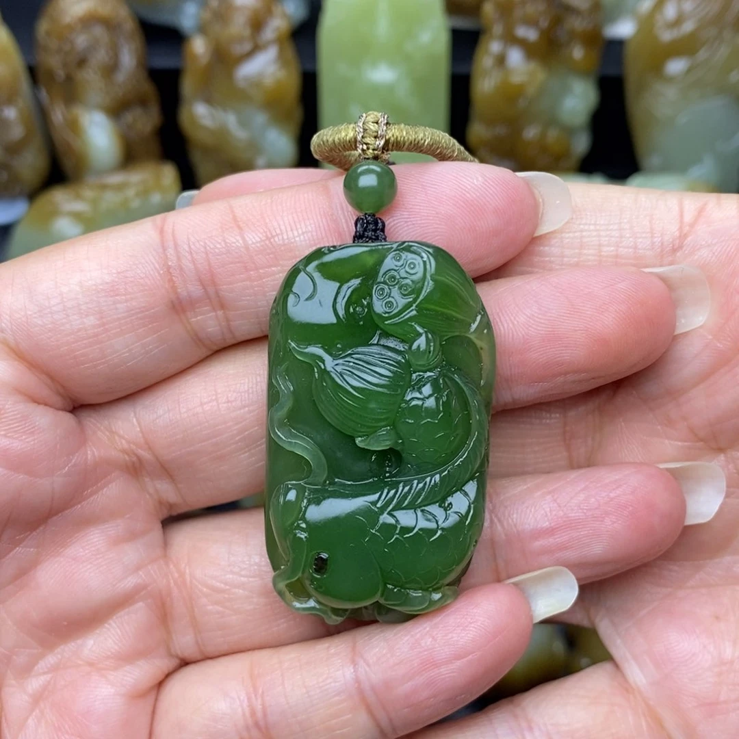 颈饰未镶嵌和田玉（碧玉）