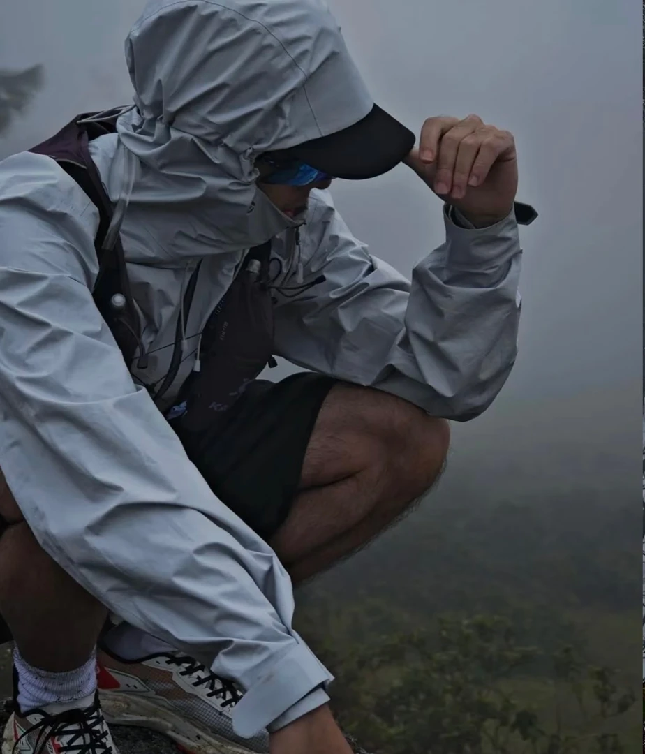 秋冬防风防水户外登山连帽冲锋衣夹克