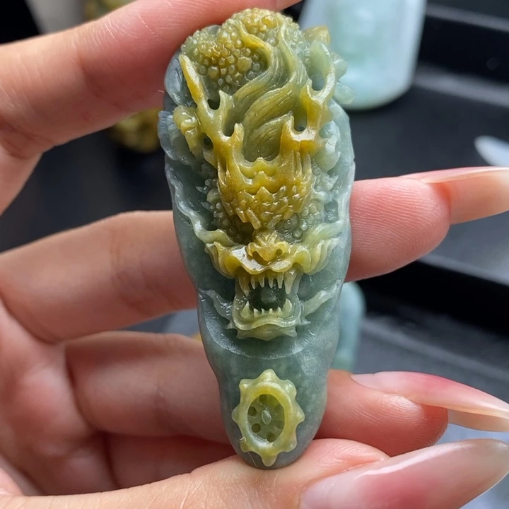 定制翡翠未镶嵌龙牌