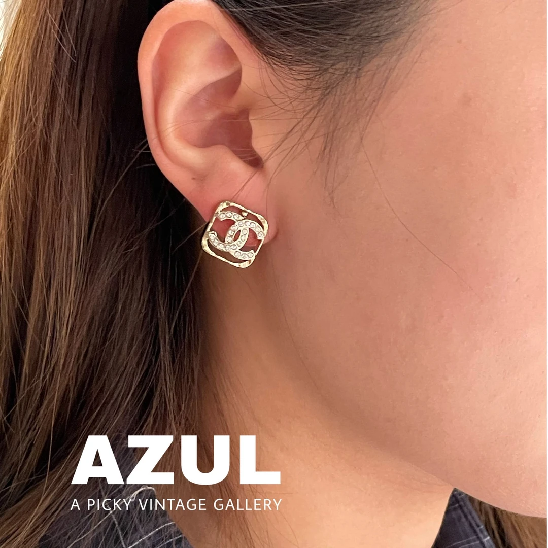 99新 Chanel/香奈儿 Azul - 24V浅金色亮钻镂空方糖双C耳钉 42877
