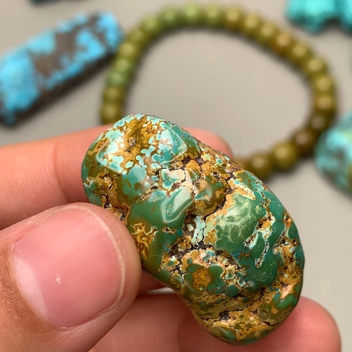 绿松石未镶嵌颈饰