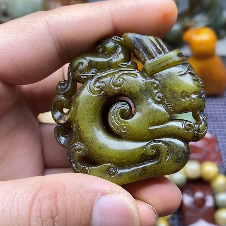 未镶嵌蛇纹石玉颈饰