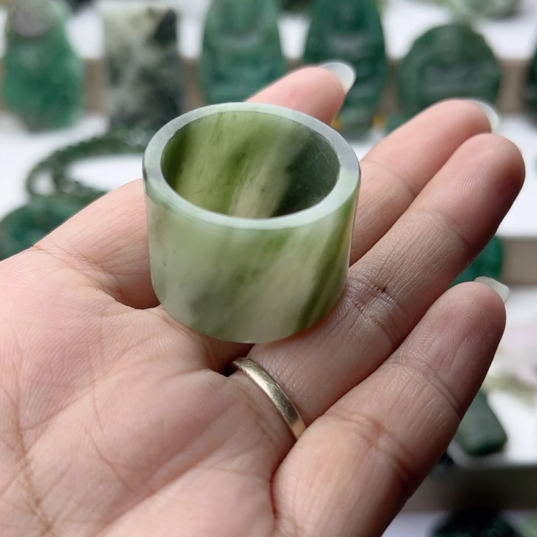 独山玉未镶嵌挂件