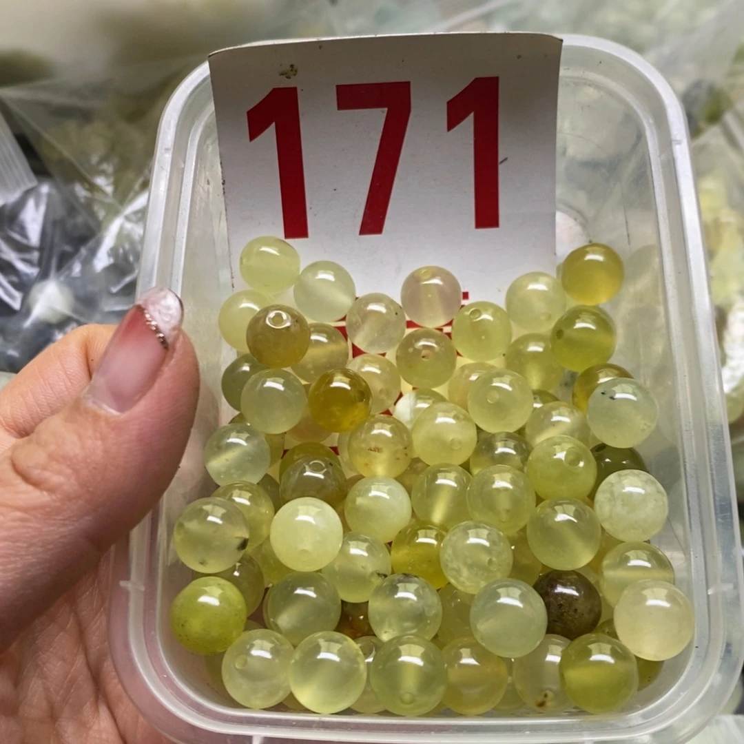 透闪石-蛇纹石玉挂坠未镶嵌