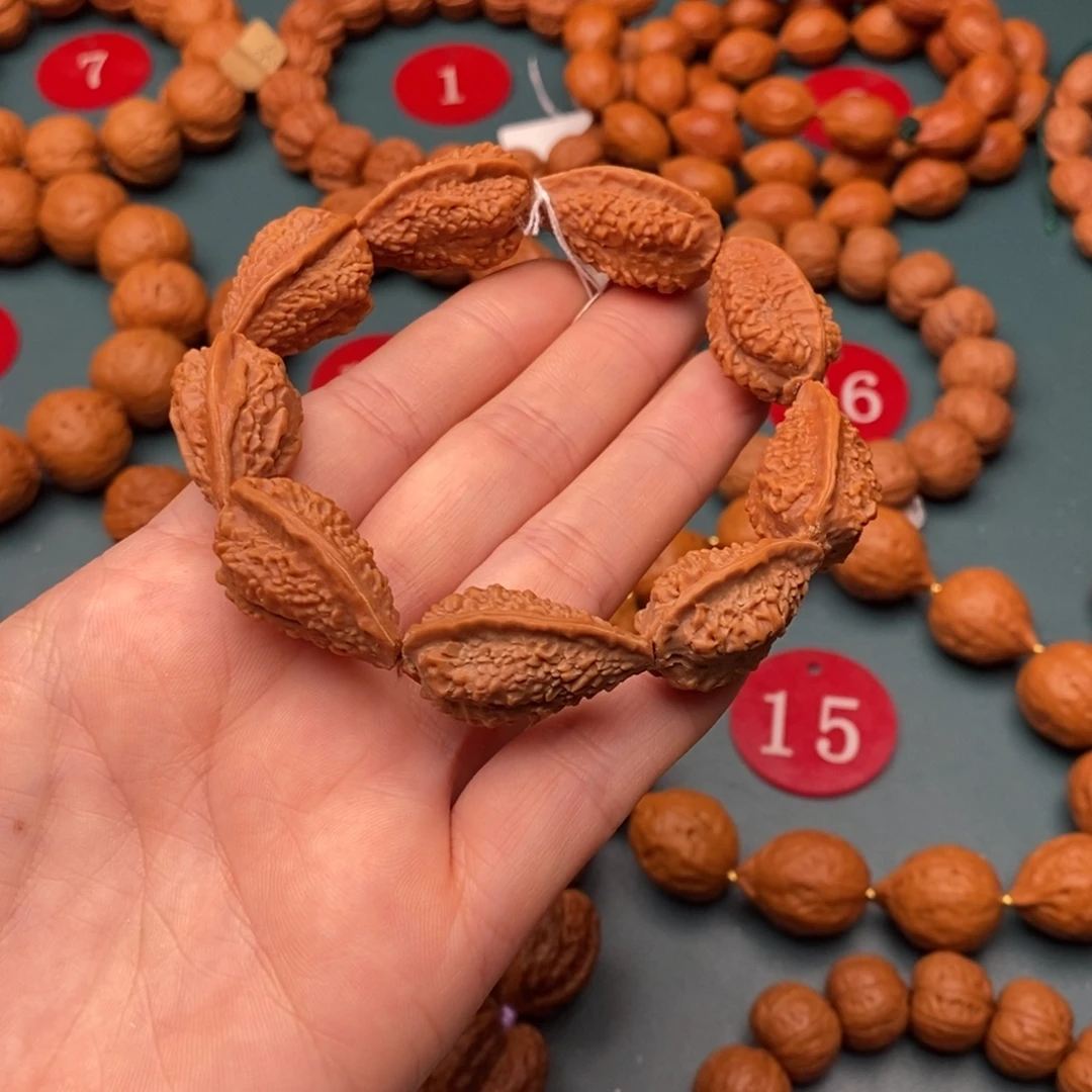 吊坠文玩核桃绣花鞋