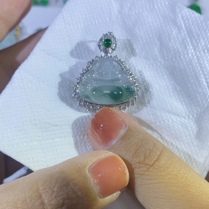 翡翠颈饰18K金镶嵌吊坠