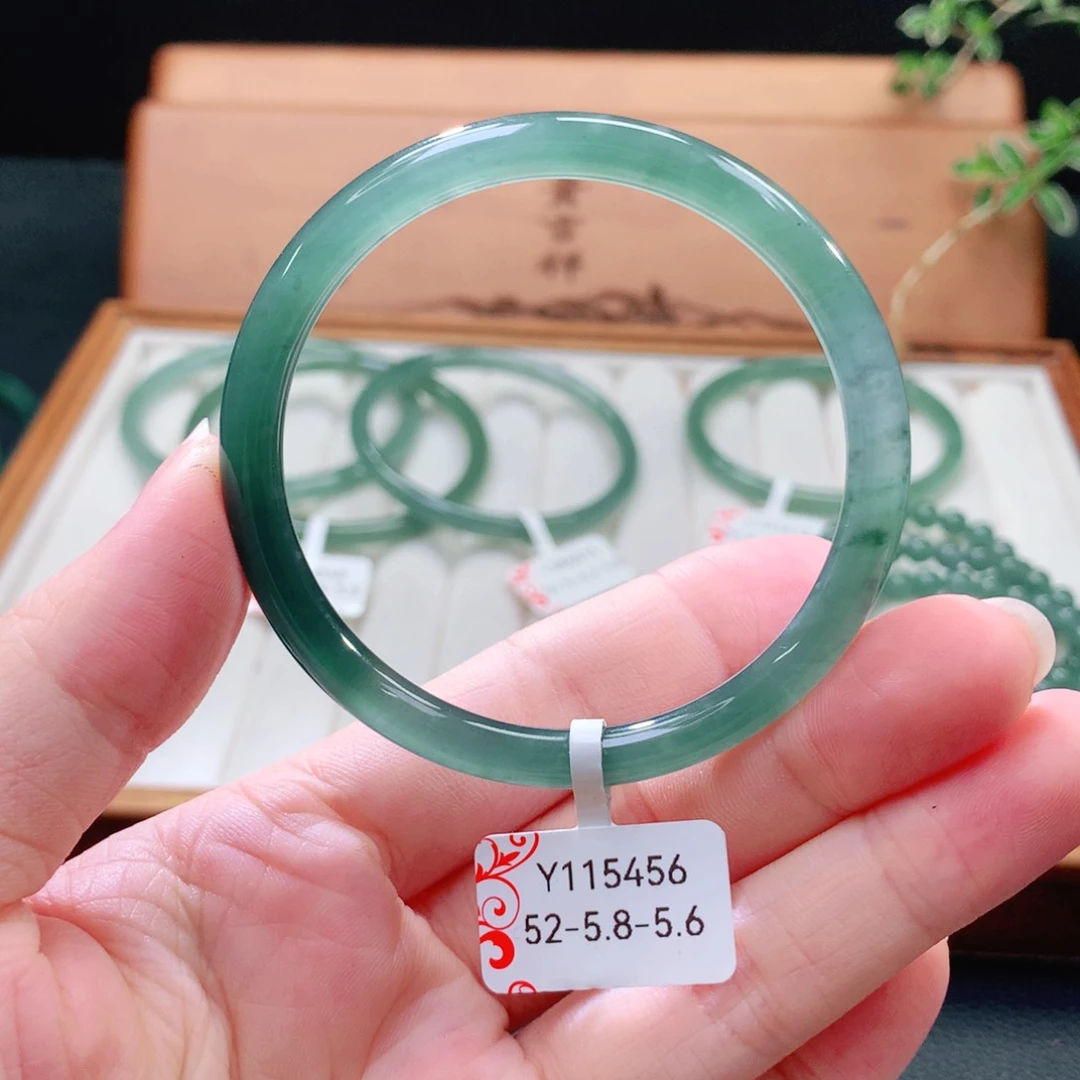 翡翠手镯（圆镯）未镶嵌