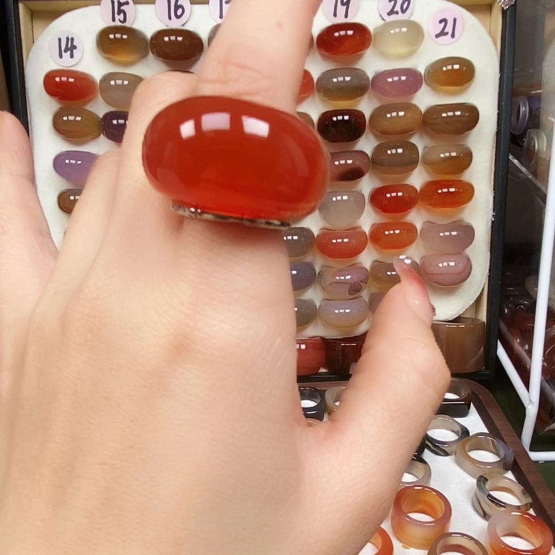 浅***行玛瑙/玉髓未镶嵌戒指