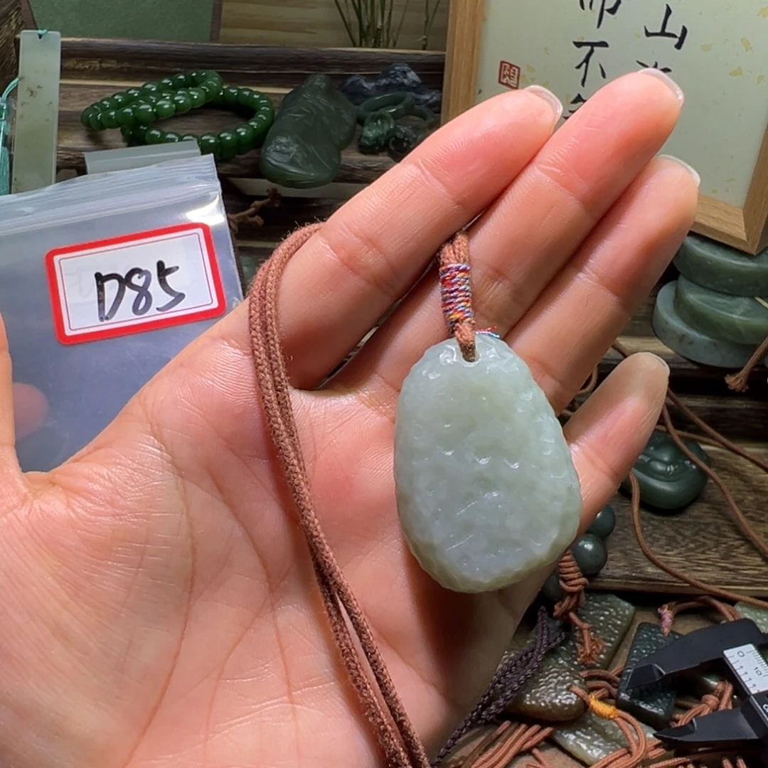 和田玉（糖玉）未镶嵌颈饰