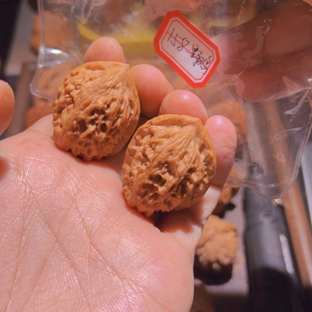 瑞麟文玩核桃鸡心野生