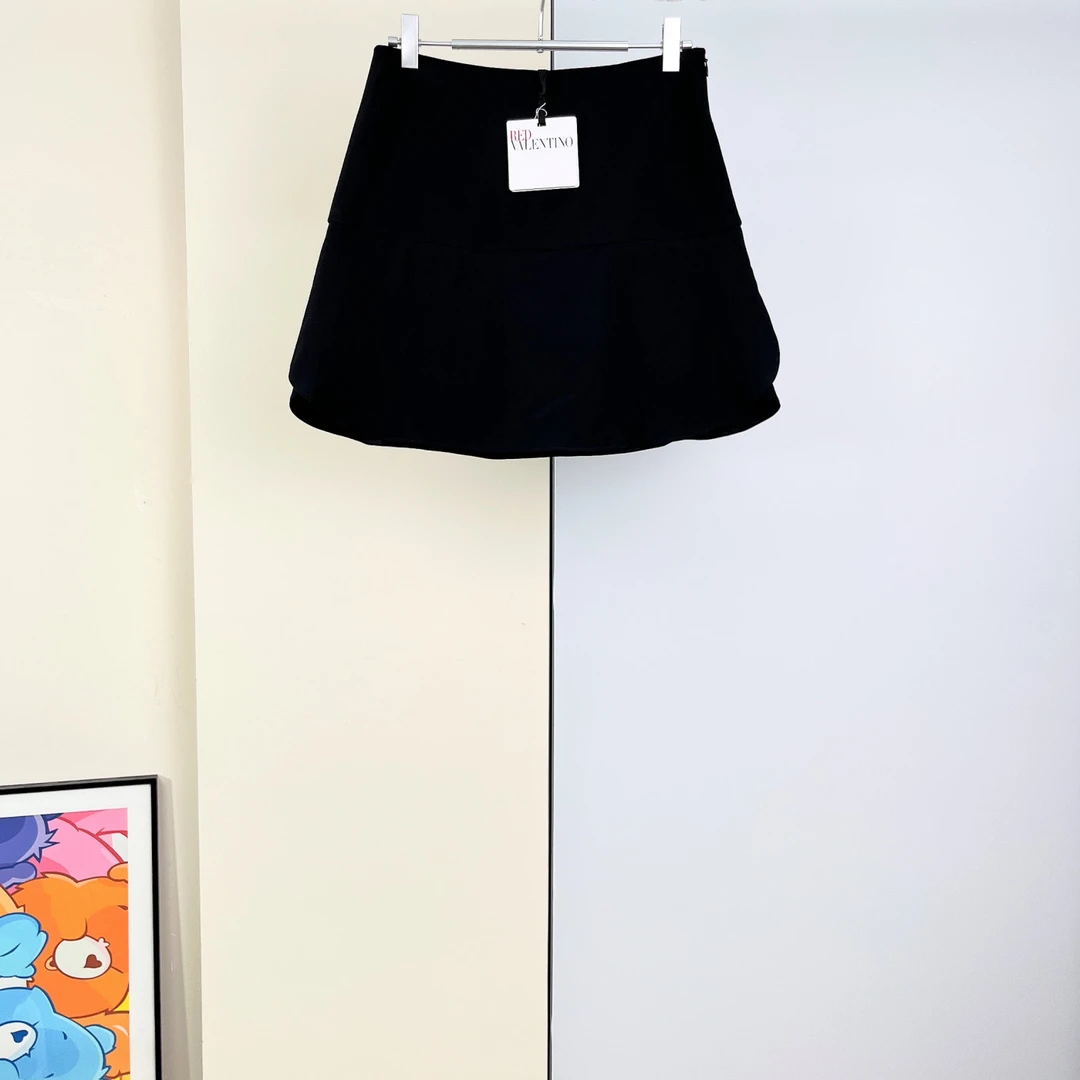 全新未使用 Valentino/华伦天奴 短裙/38码/Xspa5041
