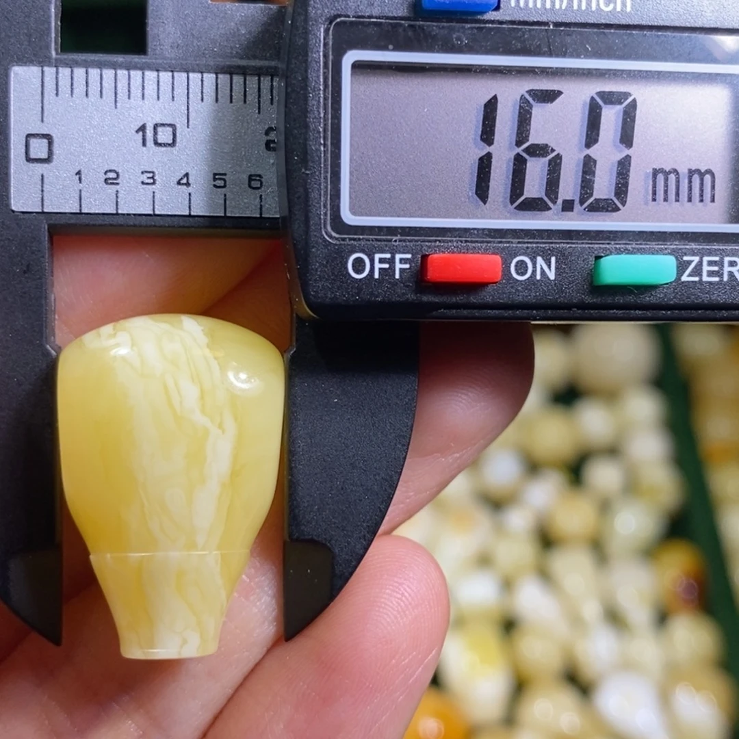 蜜蜡未镶嵌裸石微瑕