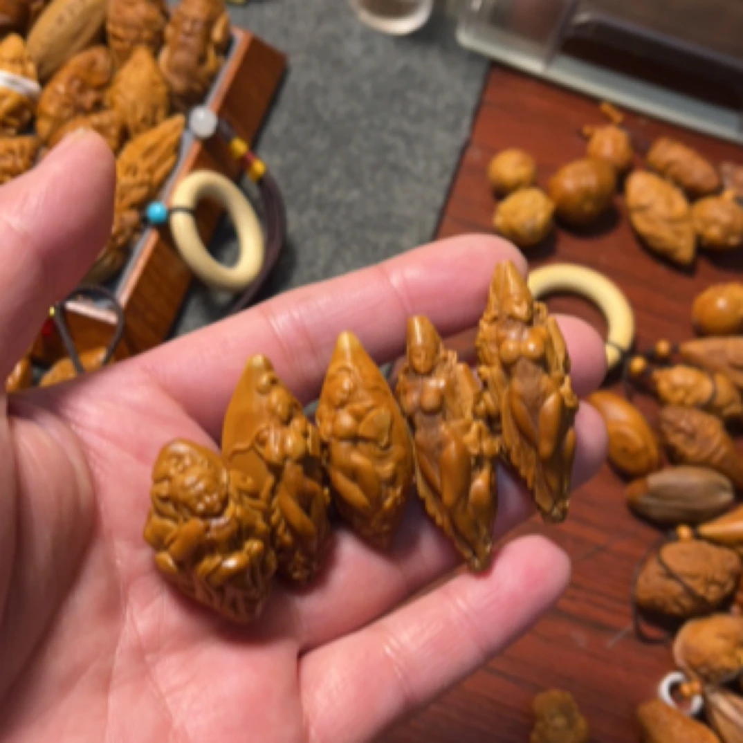 橄榄核精工雕刻美女5个微瑕