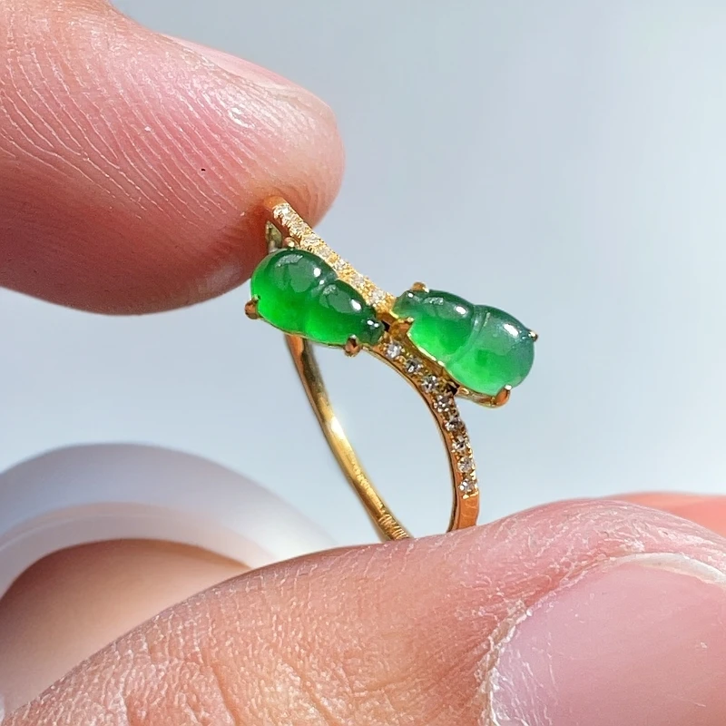 18K金天然翡翠A货-双葫芦交叉戒指K黄1380满绿镶嵌钻石珠宝玉石