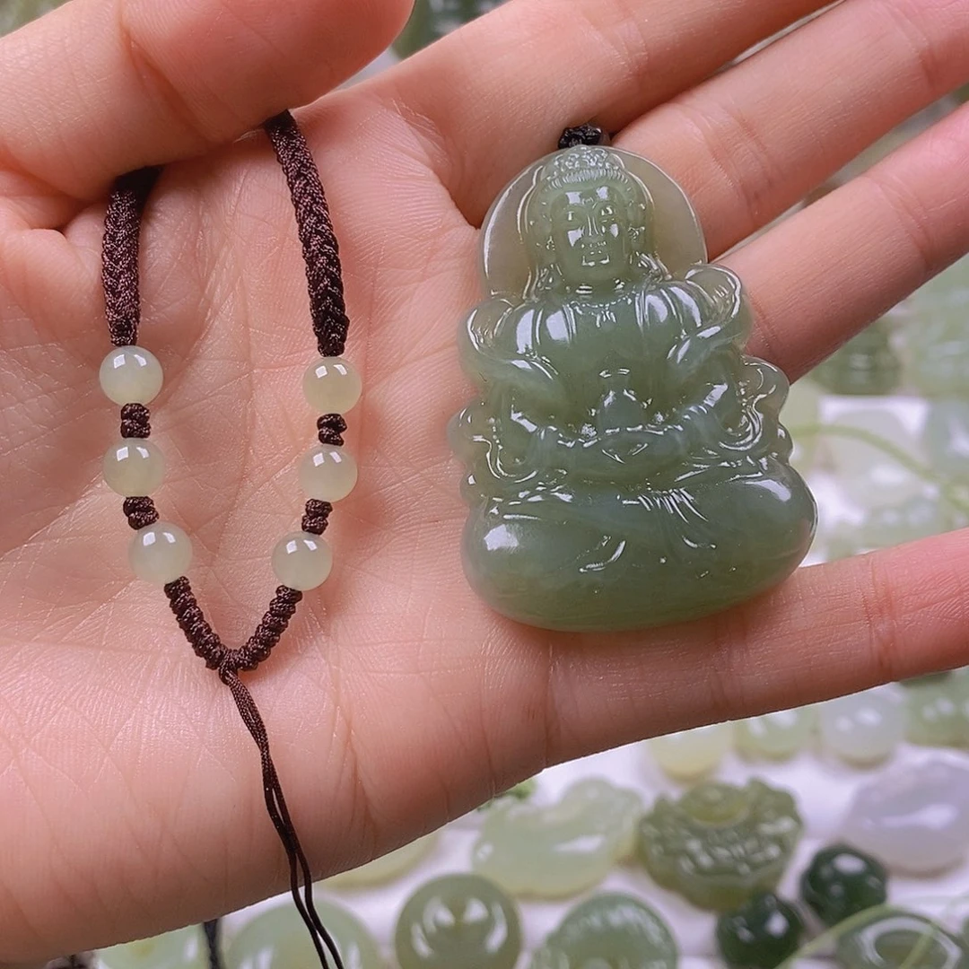 男***师和田玉未镶嵌颈饰