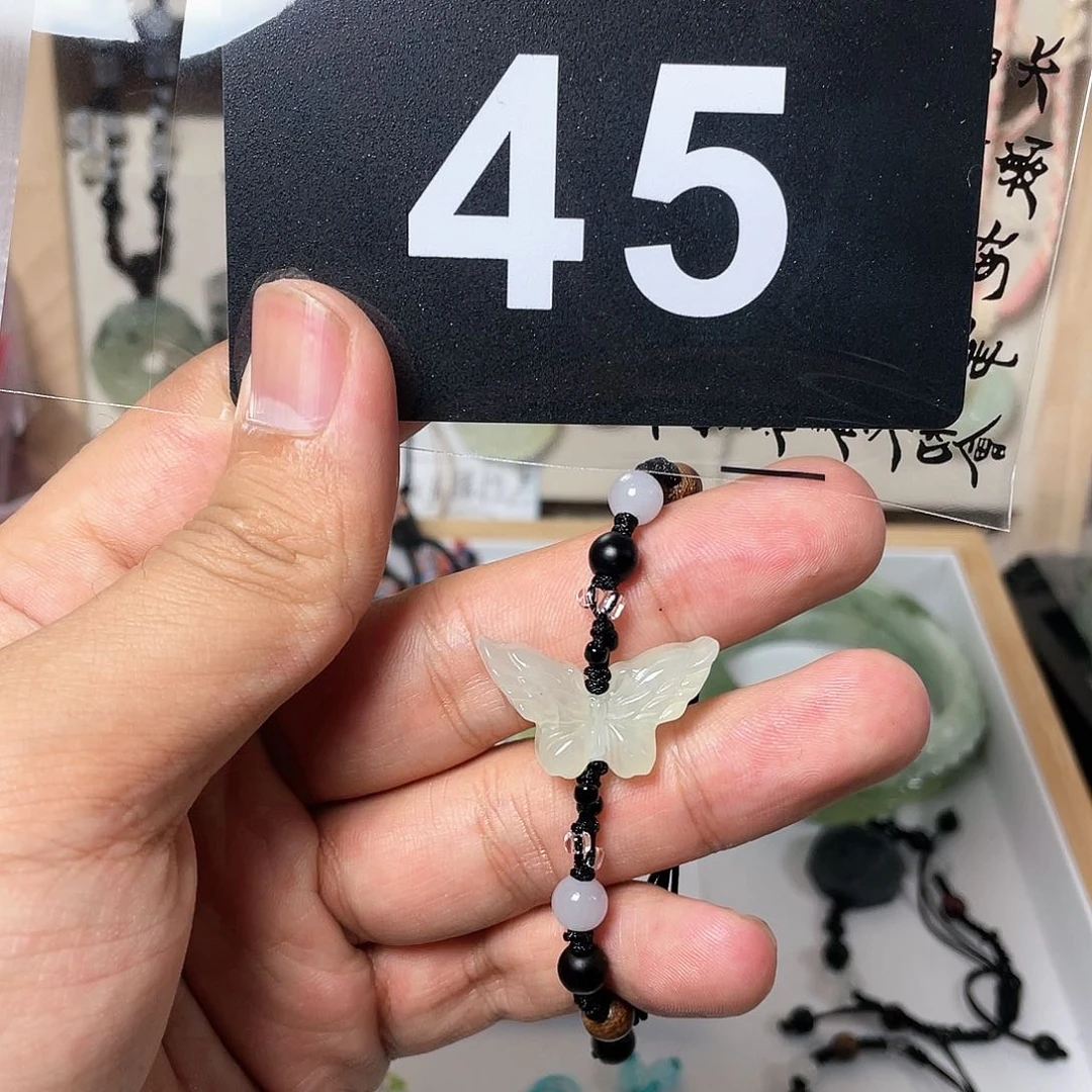 蛇纹石玉颈饰合金