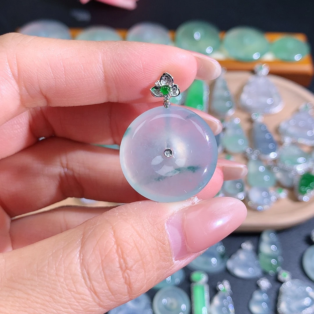 翡翠18K金镶嵌颈饰翡翠