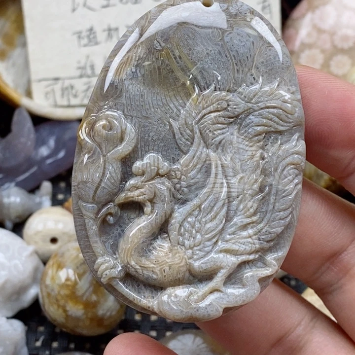 颈饰未镶嵌硅化珊瑚（珊瑚玉）