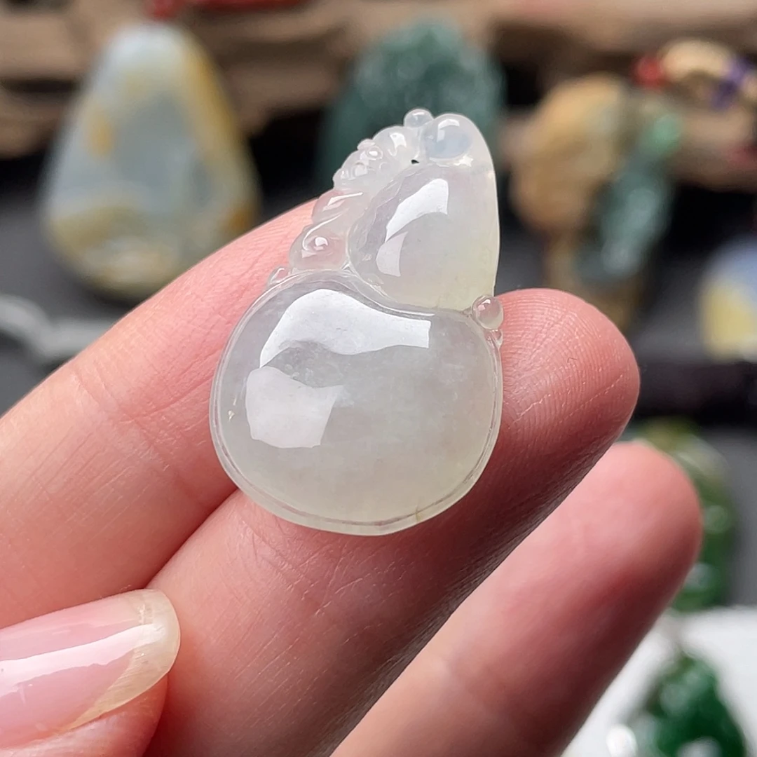 翡翠未镶嵌颈饰葫芦