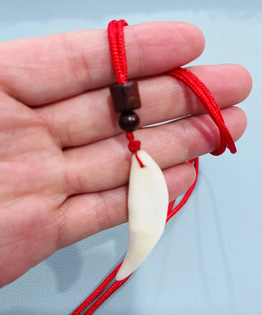 5.3cm黑狗牙吊坠男女成人本命年挂饰包挂件外出