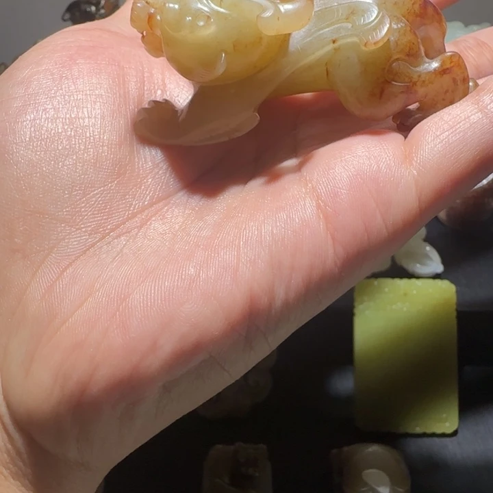体***广未镶嵌和田玉（糖玉）挂件