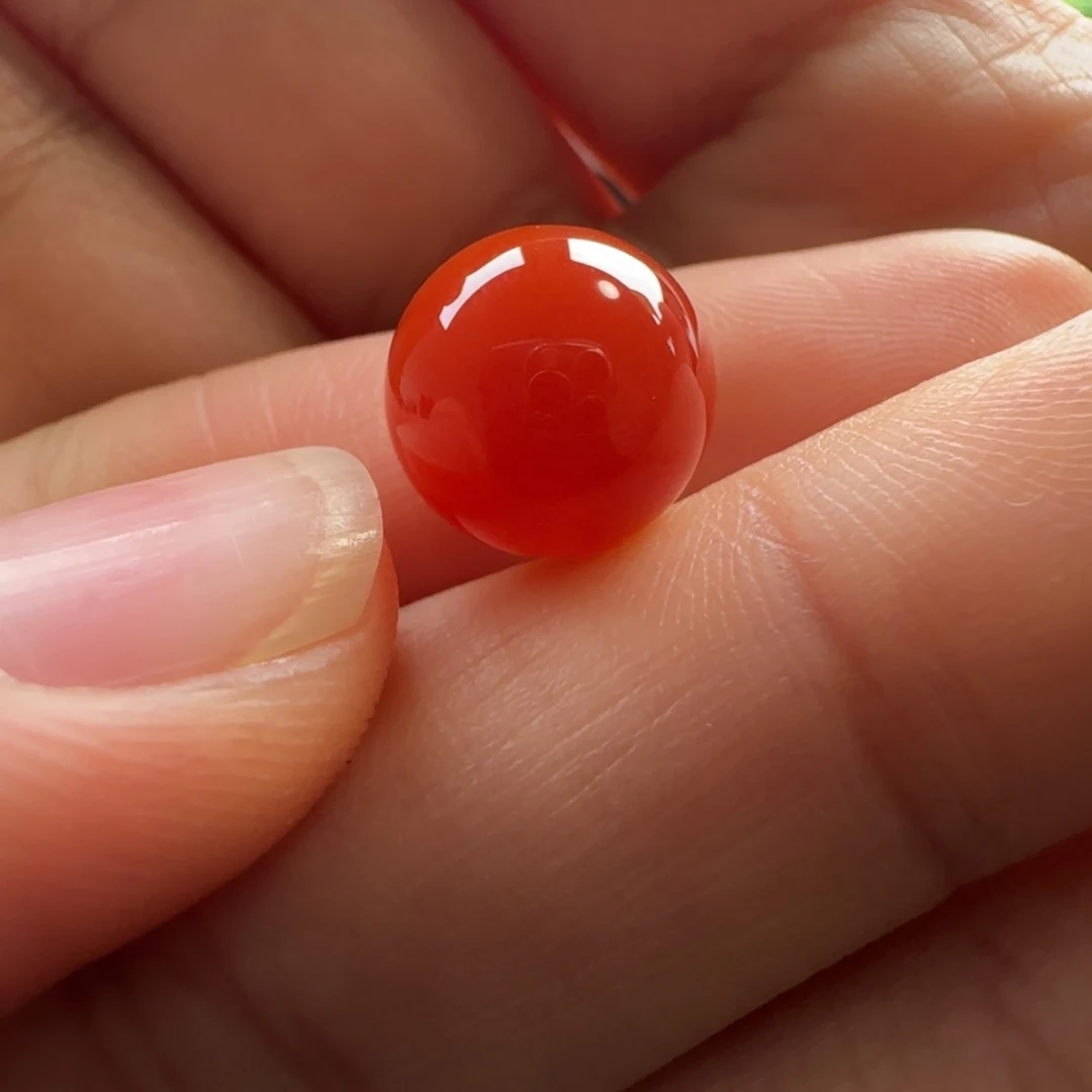 南红玛瑙未镶嵌圆珠：10.8锦红 满肉满色 润亮