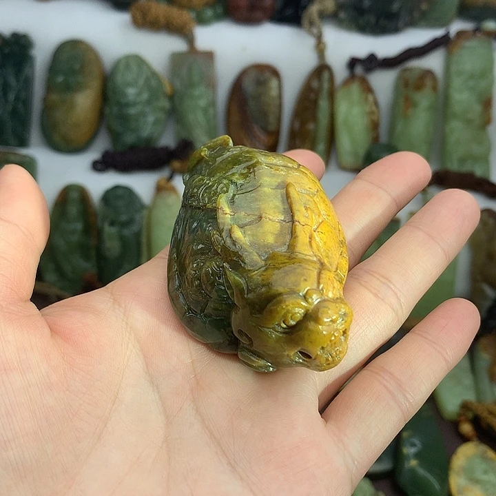 岫岩河磨玉（透闪石质玉）未镶嵌把件