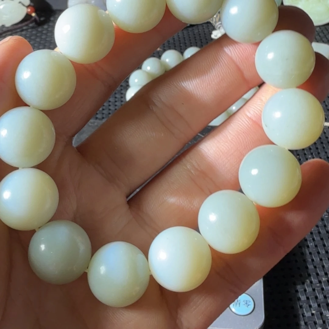 岐***子和田玉未镶嵌颈饰