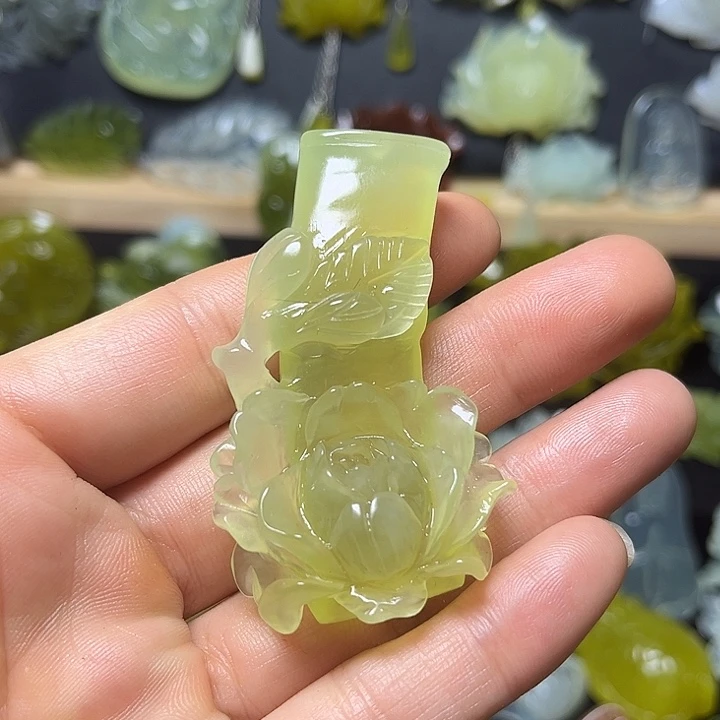 蛇纹石玉未镶嵌颈饰