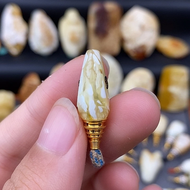 琥珀未镶嵌裸石8金瓷白金塔c66