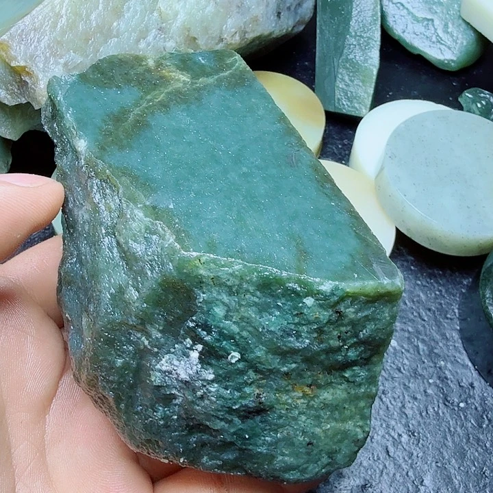 和田玉（糖玉）未镶嵌珠宝奇石