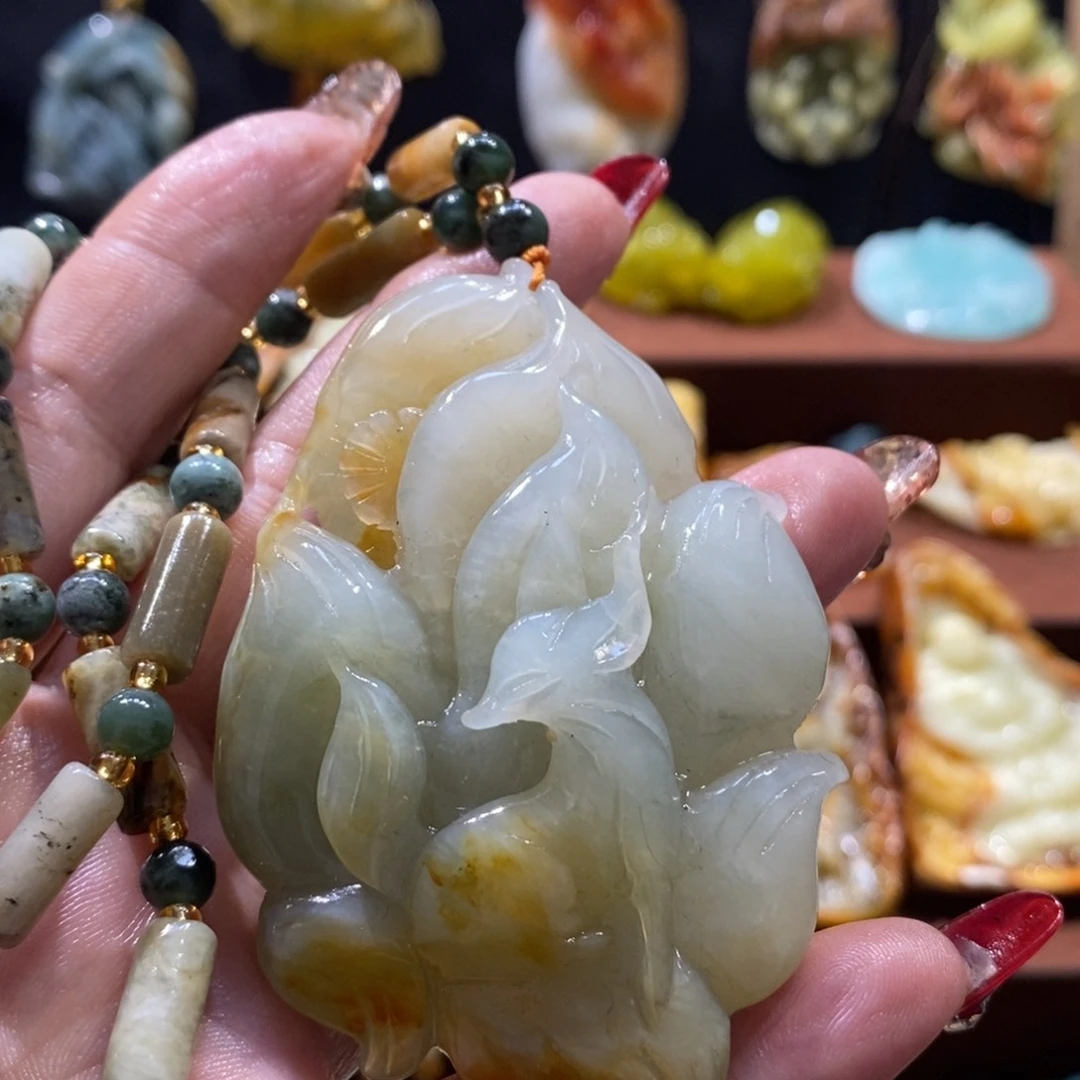 蛇纹石玉颈饰未镶嵌光*