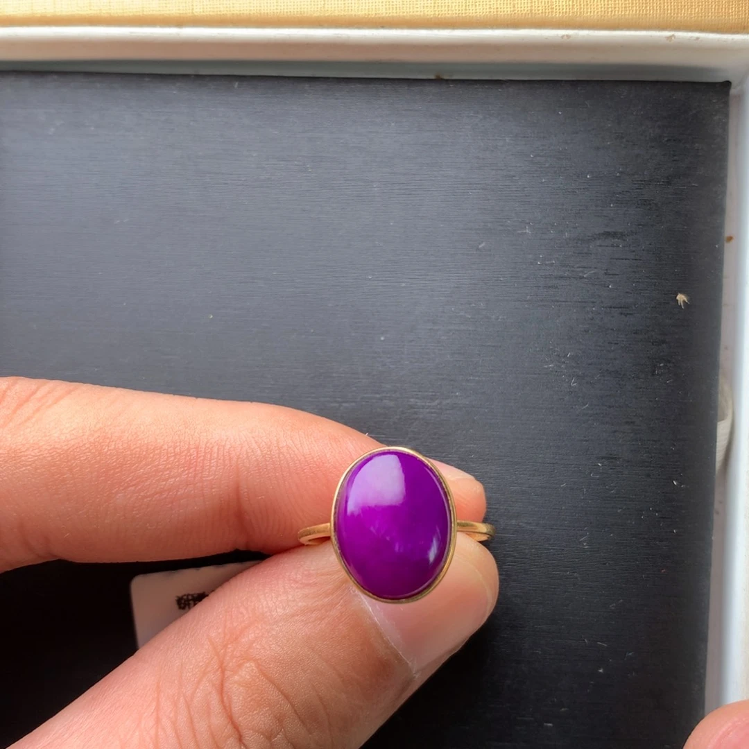 18K金镶嵌苏纪石（舒俱来）戒指