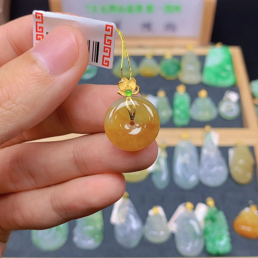 翡翠18K金镶嵌颈饰翡翠
