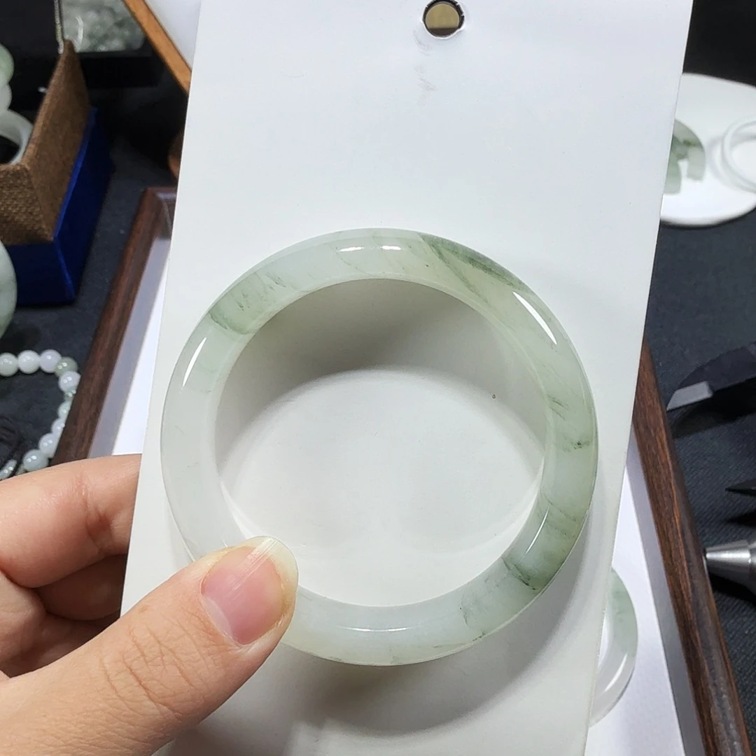 石英质玉（天山翠）未镶嵌手镯