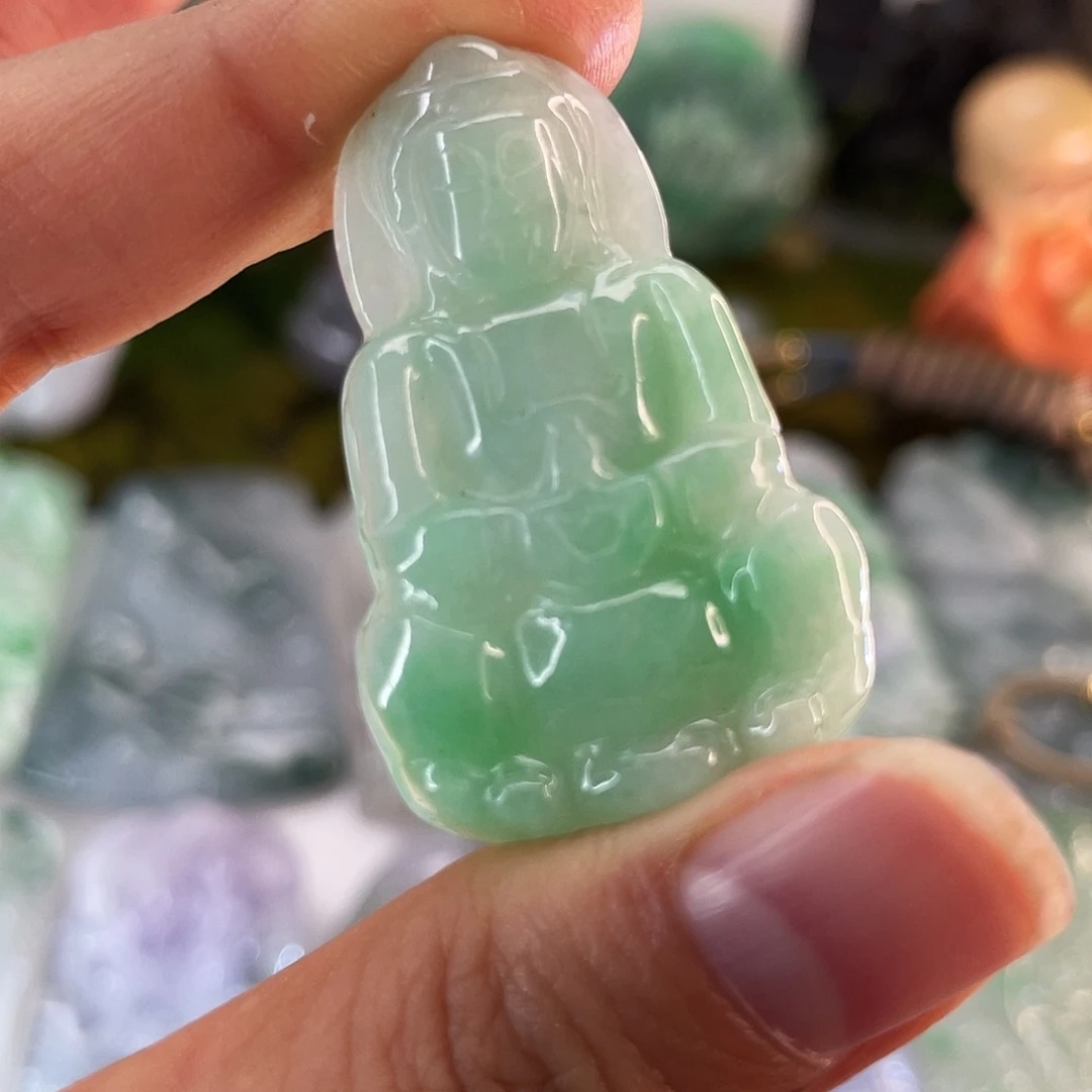 翡翠未镶嵌颈饰观音