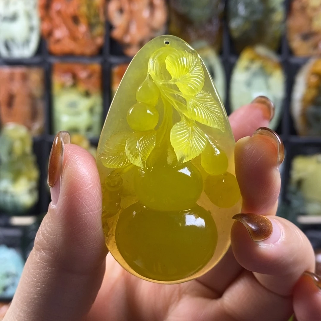 蛇纹石玉颈饰合金