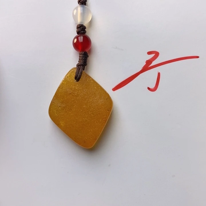 未镶嵌琥珀珠宝奇石